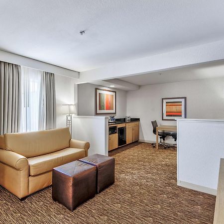 DoubleTree by Hilton Vancouver Extérieur photo