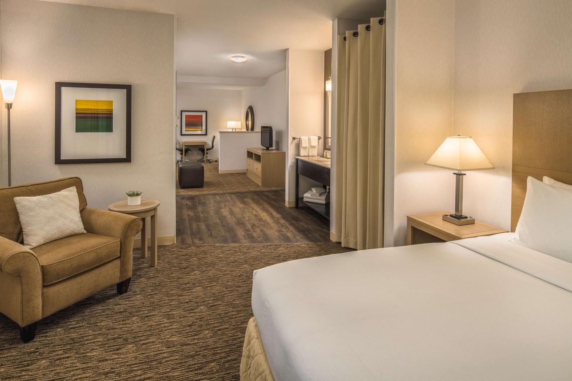 DoubleTree by Hilton Vancouver Extérieur photo