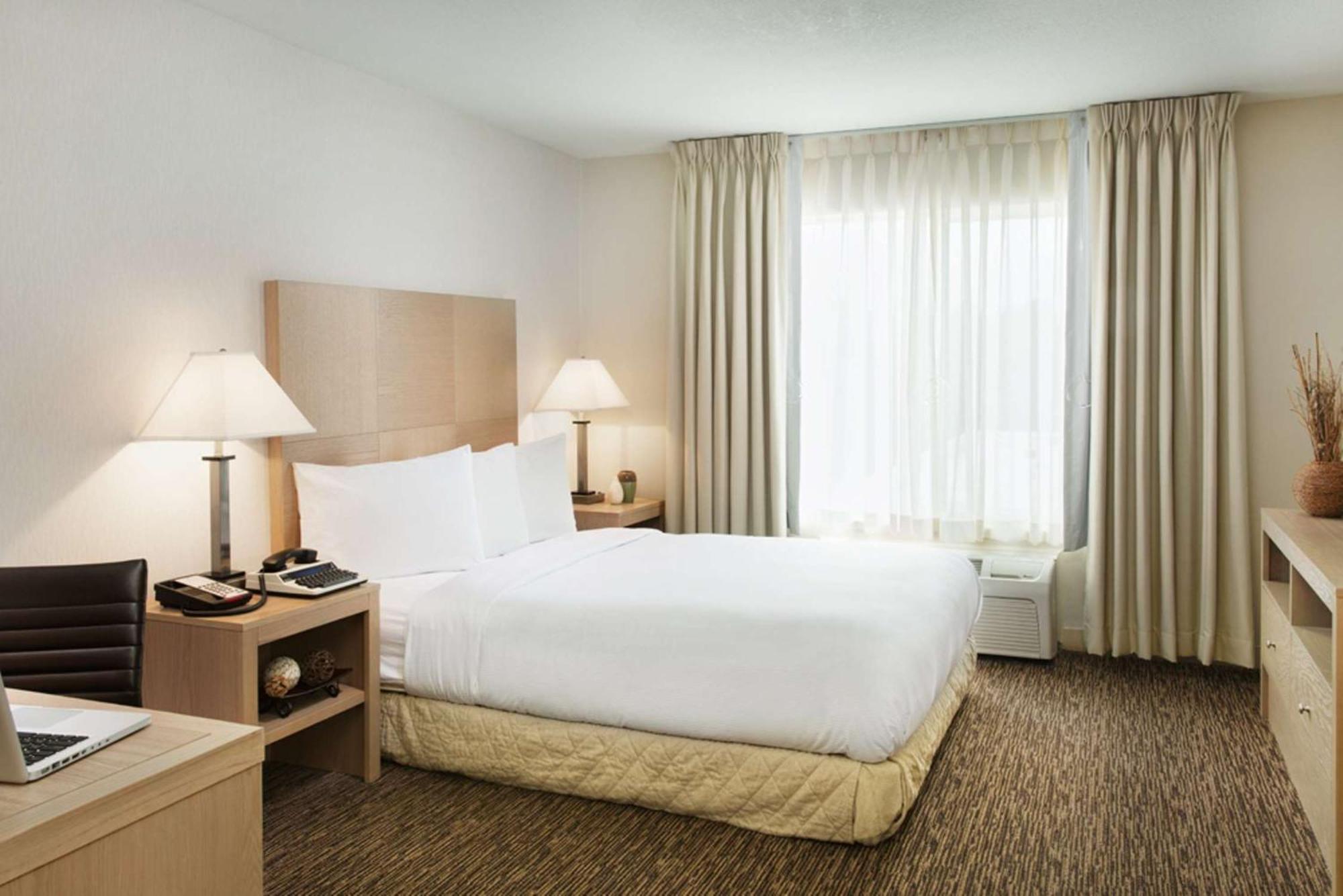 DoubleTree by Hilton Vancouver Extérieur photo