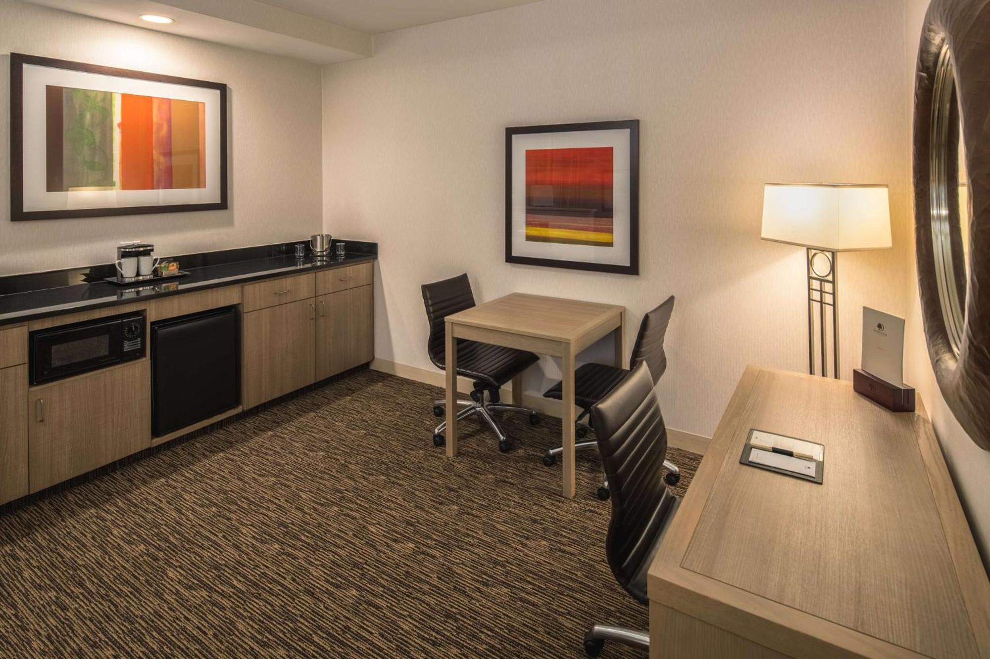 DoubleTree by Hilton Vancouver Extérieur photo